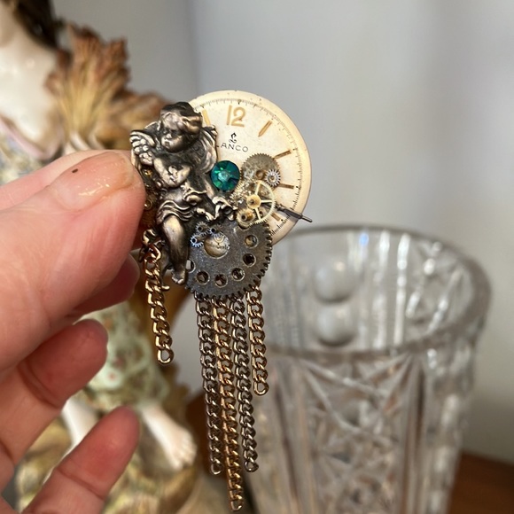 Vintage brooch - angel and made with parts from watch - Picture 2 of 8
